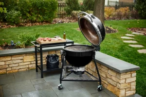 Summit_Kamado_E6_Mood_5_rgb-801x534-864cc19.jpg