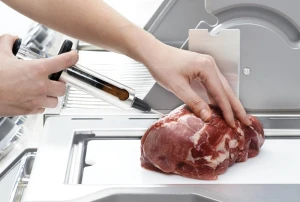 55028_marinade_injector_in_use.jpg
