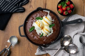 Graphic JPG Raster-Cast_Iron_Frying_Pan_Brownie_wIceCream.jpg