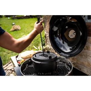 Low Res_JPG-Dutch oven with lid.jpg