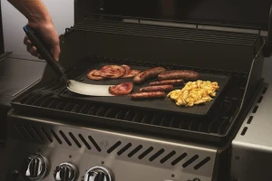70040_flexible_spatula_in_use_breakfast_griddle.jpg