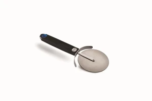 90002_pizzastarterkit_pizzacutter_on_white.jpg